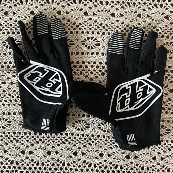 TroyLee Designs Moto Riding Gloves - Picture 3 of 3